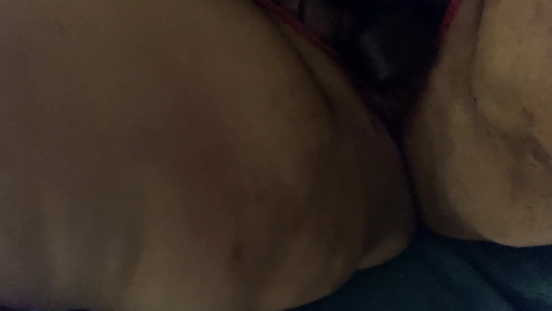 Real homemade BBW BBC porn: Klämmer mina stora bröst suger min dildo trollstav stimulering orgasm