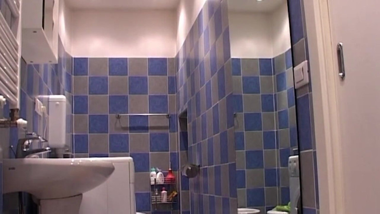 Bangora MILFs: Cewek sange rambut cokelat ini lagi asik fingering memeknya sampai...