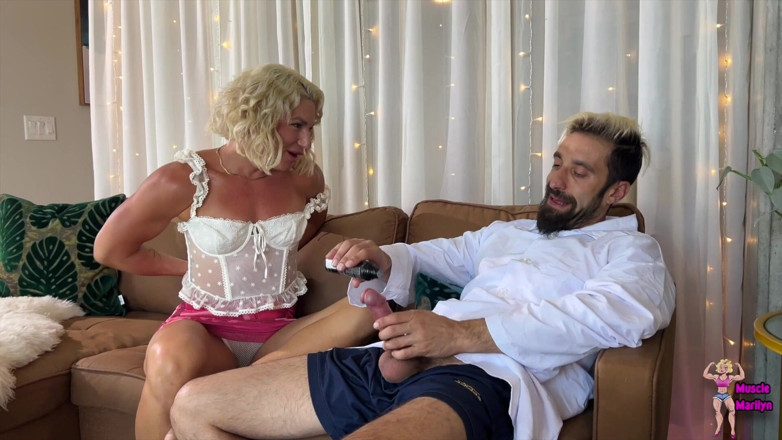 Muscle Marilyn: Adoration des pieds