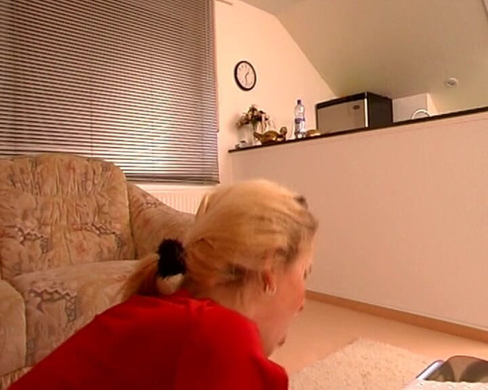 Deutsche Madchen: Bionda tedesca selvaggia viene distrutta mentre suo marito è al lavoro