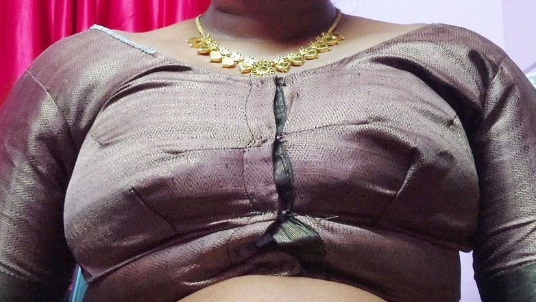 Desi Mohini: Video hardcore indio en donde hay enormes tetas