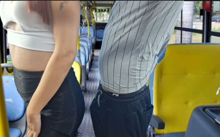 FannySquirting: Atenção! Este Pervertido Penetra Garotas No Ônibus Por Trás!!!