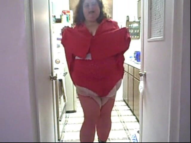 BBW nurse Vicki adventures with friends: Червона сукня, частина 2, приєднуйтесь до мого фан-клубу, і ви побачите ці та багато інших відео зі мною