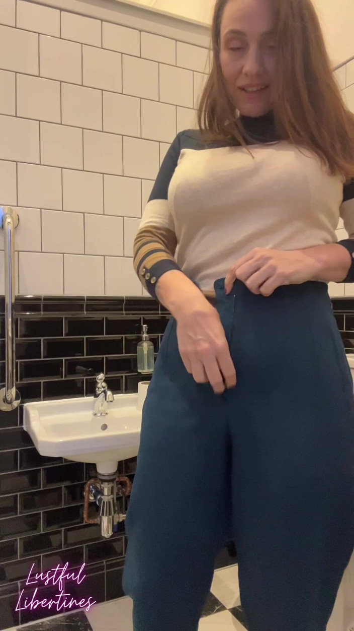 Lustful Libertines: Nie Jestem Pewien, Czy Moja Koleżanka Wysłała Mi Swoje Wideo...