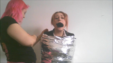 Selfgags classic: Mummifying Kandy!