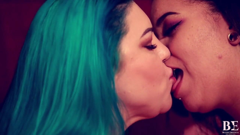 Blush erotica: Zitternde schenkel aus frecher zeit mit Bella Bendz und Dahlia...