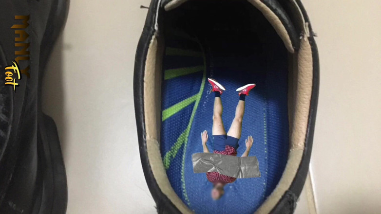 Manlyfoot: Gimana kalau dihabisin sama kakiku - manlyfoot - pria mungil - crush - macrophilia -...