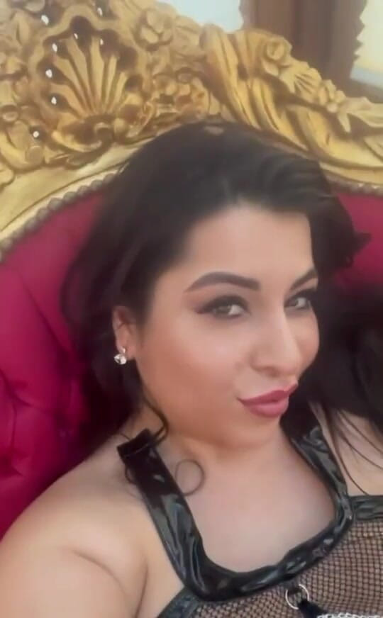LadyAyse5: Aku lagi santai waktu kamu lagi kerja untukku. bagian 3