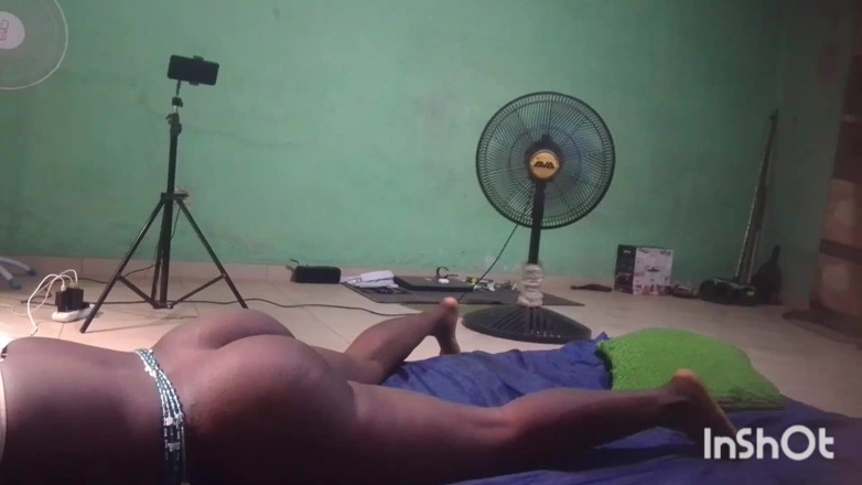 Pornsexlive: 她让她的牧师紧致拥有奇迹