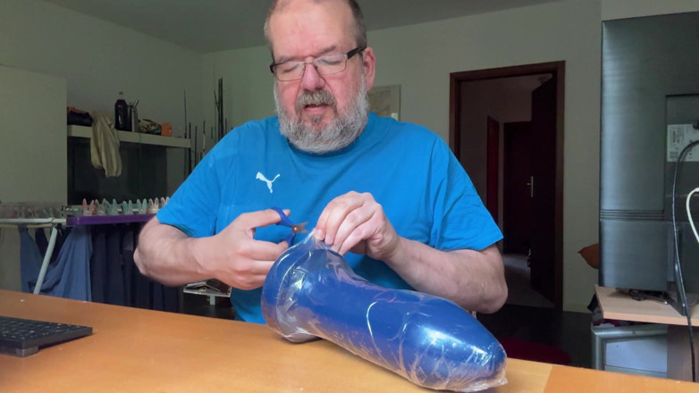Qualzucht: Neuer dildo! Test: Alt gegen neu!