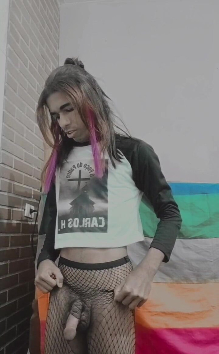 Carlos Henrique: Una deliziosa ragazza gay nuda che gioca con il pene