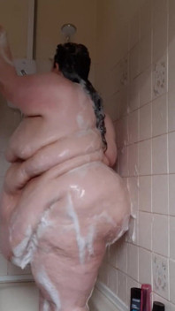 SSBBW Lady Brads duș și tremurături de burtă