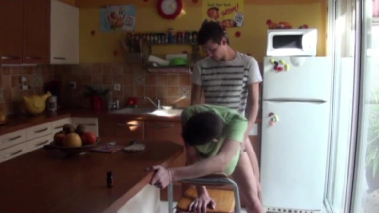 Crunch Boy: Twinks ficken in meiner küche