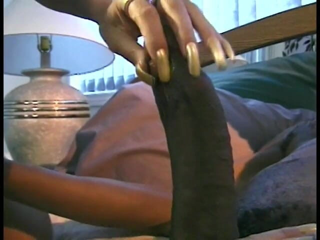 First Black Sexperience: Guy titty folla y recibe mamada en el sofá de...