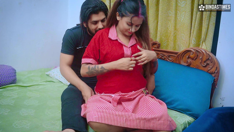 Cine Flix Media: Une fille desi couche pour avoir eu des relations sexuelles...