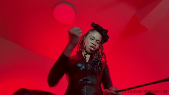 Rosie Reed: Bate-ti coaiele si mananca-o - Negresa Femdom Zeiță Rosie Reed CBT și...