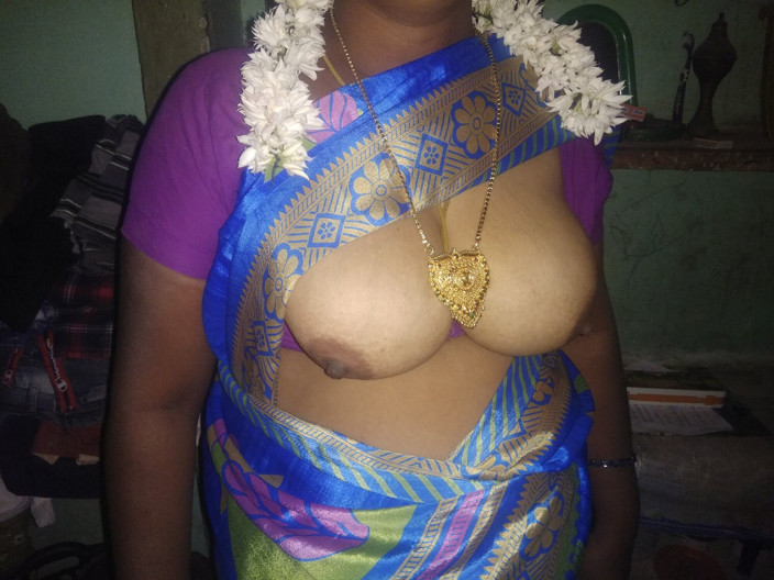 Desi Sathiya: Indische mooie tante mooie borsten hardcore