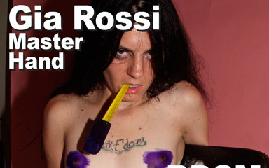 Picticon bondage and fetish: Gia Rossi & Master Hand BDSM oholené vibrované mořidlo