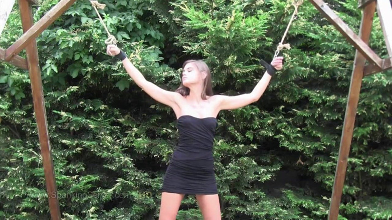 Spanking Server: Bicz z piersi Caprice 0906