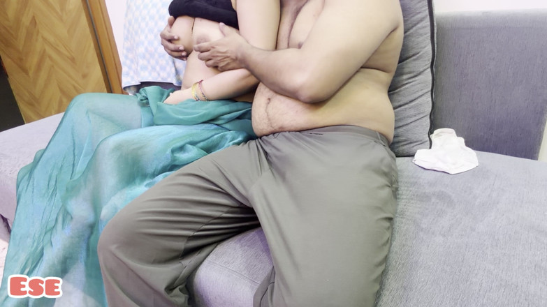 Sammy Sins: 집에서 혼자 포르노를 보고 따먹히는 인도 와이프