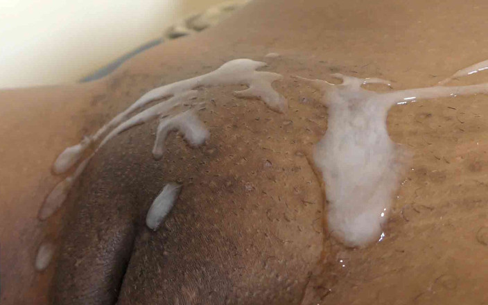 Bam-bulax: Éjaculation interraciale sur la chatte avec une grosse bite blanche...