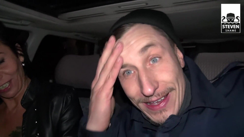 Steven Shame: O matură sexy slabă Lady Paris futută pe drumul principal...