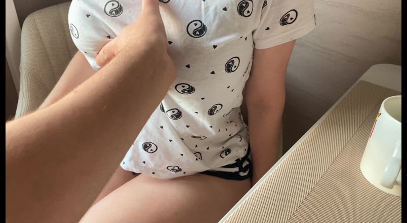 ArinaMills: Taboe! Stiefvader neukt stiefdochter terwijl niemand thuis is - Russische amateur...