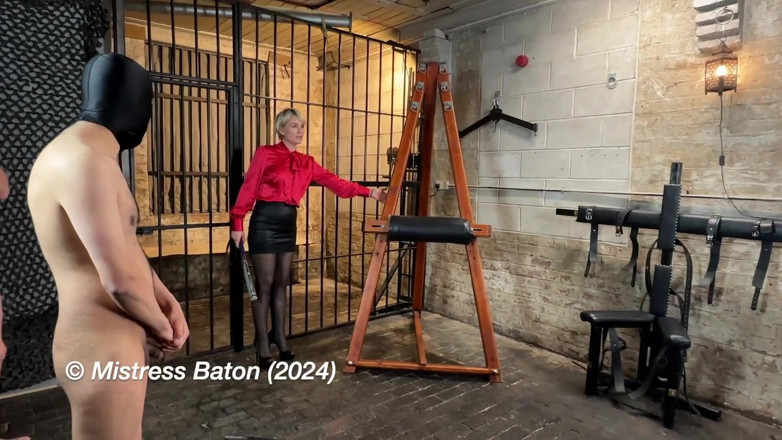 MistressBaton: Flagellation en prison et Johnny en boucle sur trois prisonniers