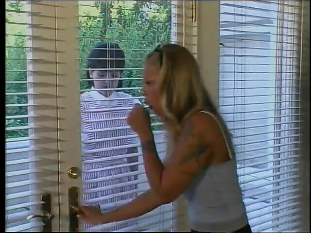 Old Good Porn: Le belle puttane gemono mentre si scopano le loro fighe