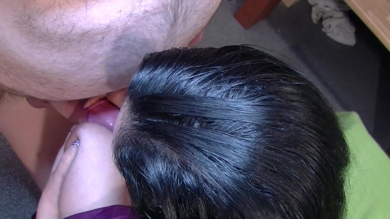Fickparty: Gostosa gosta de gangbang com muitos paus!