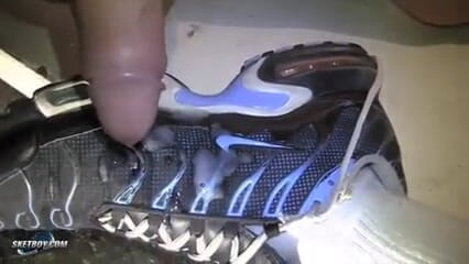 Sketboy: A French sneaker fucked by footing guy