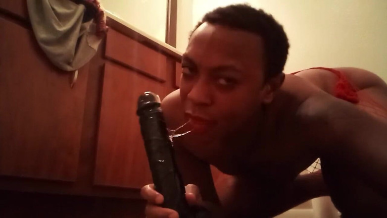 Pharoah Zeus: Futai cu vibrator de 11 cm în gât și înecare neglijaculare (scena 2 bonus)