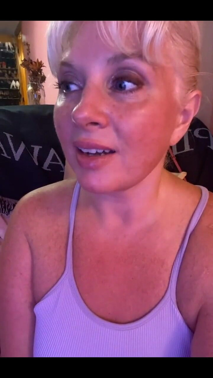 PaintedRose Taboo Femdom Fetish MILF: Тренування за лаштунками слухняності з вівторка, маленька розвага за лаштунками