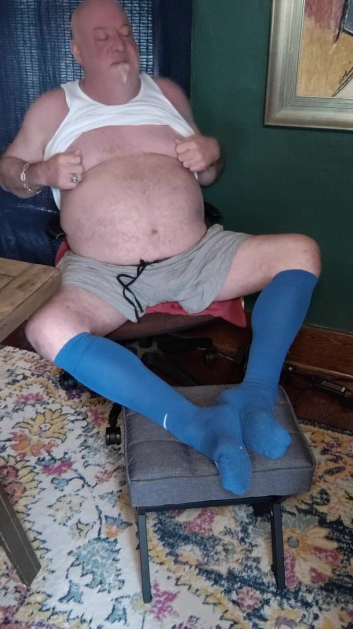 beardaddychub: Masturbarse en Titey Whities y calcetines azules largos