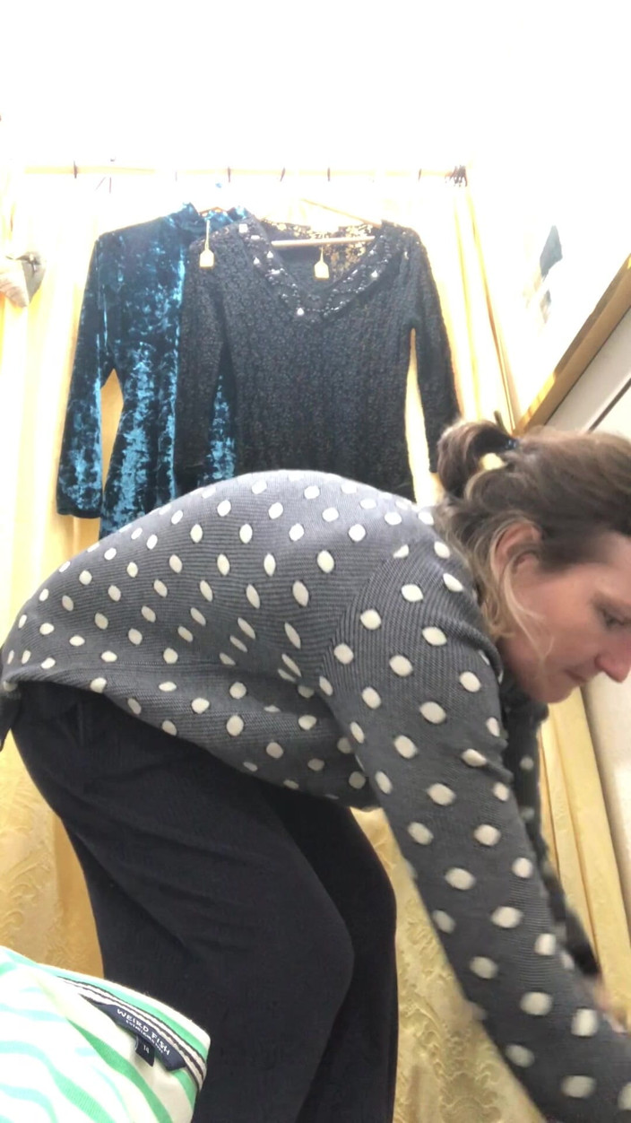 MistressWriggler: Quando Spogliarsi È L'unico Modo Di Andare in Un Ambiente Pubblico!