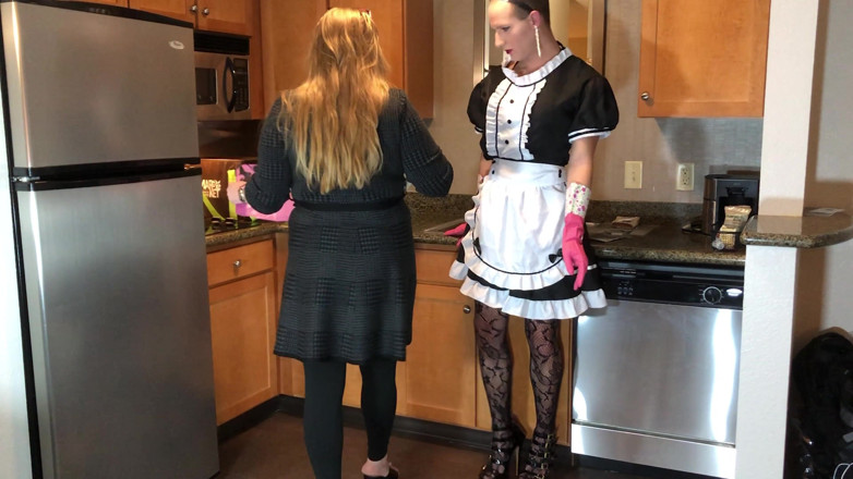 Sissy Bailey Wilde: Crossdressing para ser contratado para posição de empregada (filme completo)