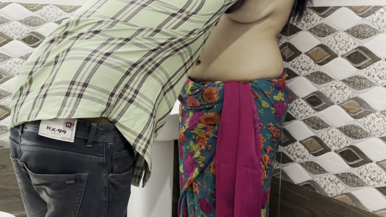 Rubina Gup: Desi indiana scopa in bagno video completo