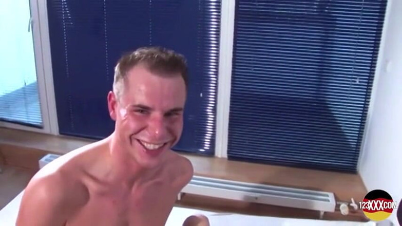 123XXX - 100% Amateurs: Smal blondin från Tyskland älskar en laddad kuk djupt i hennes...