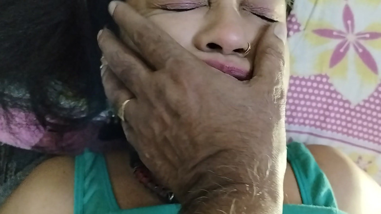 Anar Kali: Une femme sexy baise sa belle-mère à la chatte minuscule et...