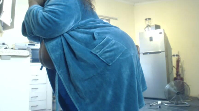 Legendary Booty Overdose: Nachbarin immer, tryna auf mich geschlagen