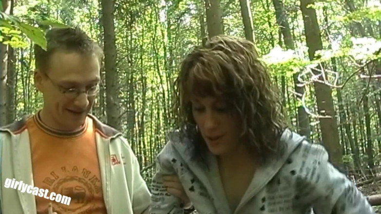 Girlycast: Seks foursome yang lucu di hutan dengan Diana