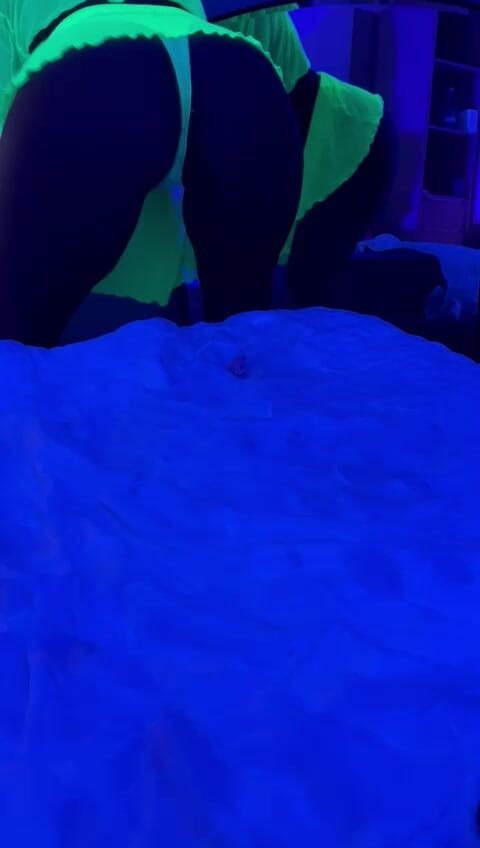 Caramela Sluty Wife: Neon-outfit dessous twerking perfekter körper, hintern arsch mädchen