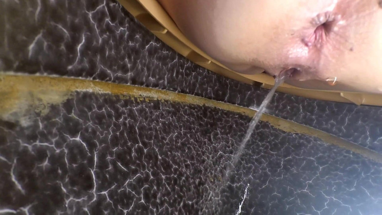 SexyFairyTale: Bébé pisse dans les toilettes