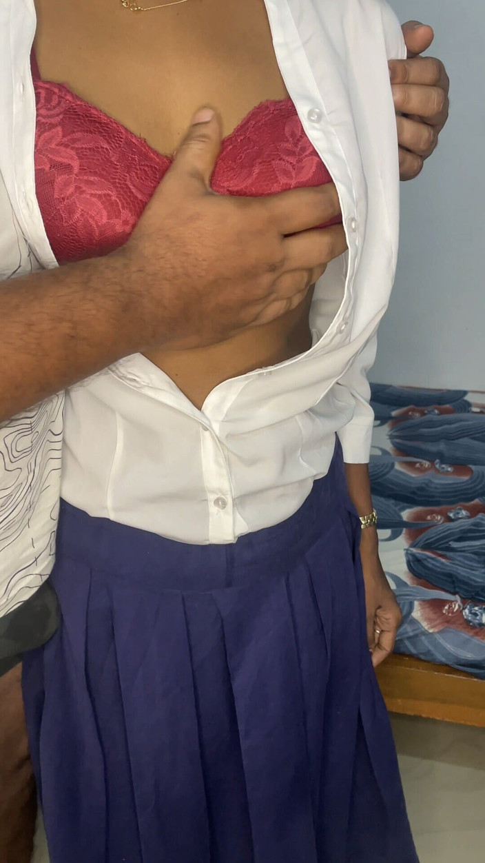 Desi girl riya: Une desi indienne vierge se fait sodomiser pour la première...