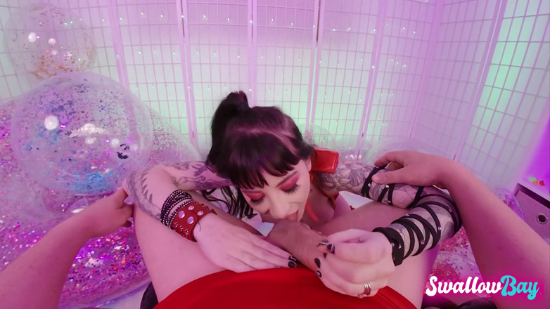 Swallowbay 2D: Charlotte Sartre cu sex oral adânc în gât, cu vedere la...