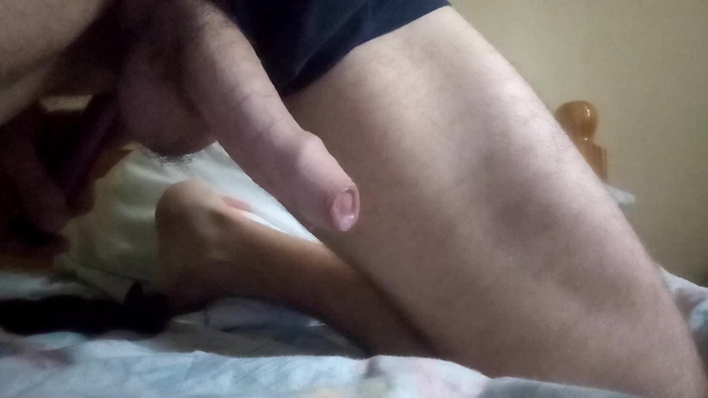 Jocum: Il ragazzo con il guanto nero allarga il pene con...