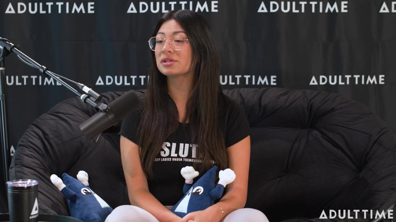Adult Time Podcast: Cami Strella sopravvissuta a un cult, fama di Tiktok, &amp; Non...