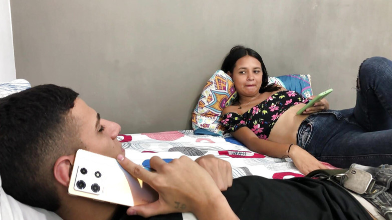 Dallanalove: Сексуальна зведена сестра не витримує бажання трахатися зі мною і просить мене дуже добре трахатися