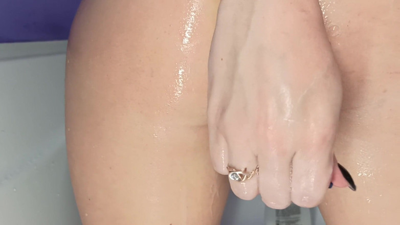 SexyFairyTale: Chatte en gros plan. Prends une douche