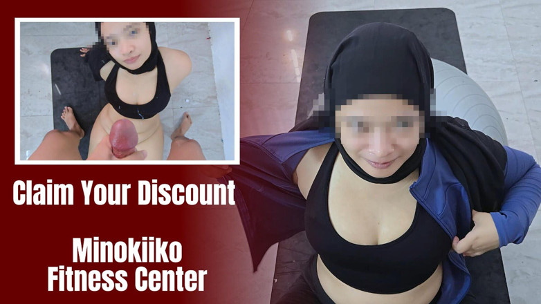 Minokiiko: Ateşli tesettürlü kız büyük götünü gösteriyor ve kişisel antrenörü tarafından...